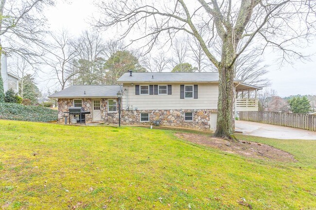 Building Photo - 4 Bedroom Rental in East Brainerd!