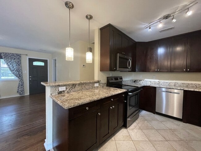 Building Photo - Ready 07-13-26! 4/2 Ranch Home On Corner Lot! Pet-Friendly & All Appliances Convey!