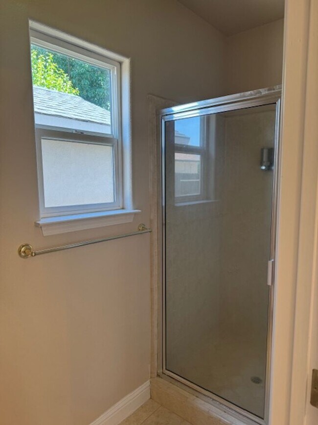 Building Photo - Enterprise Neighborhood 3 Bedroom Home with bonus room and 3 car garage- Landscaping Included!