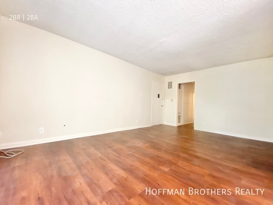 Building Photo - 7010 Lanewood Ave