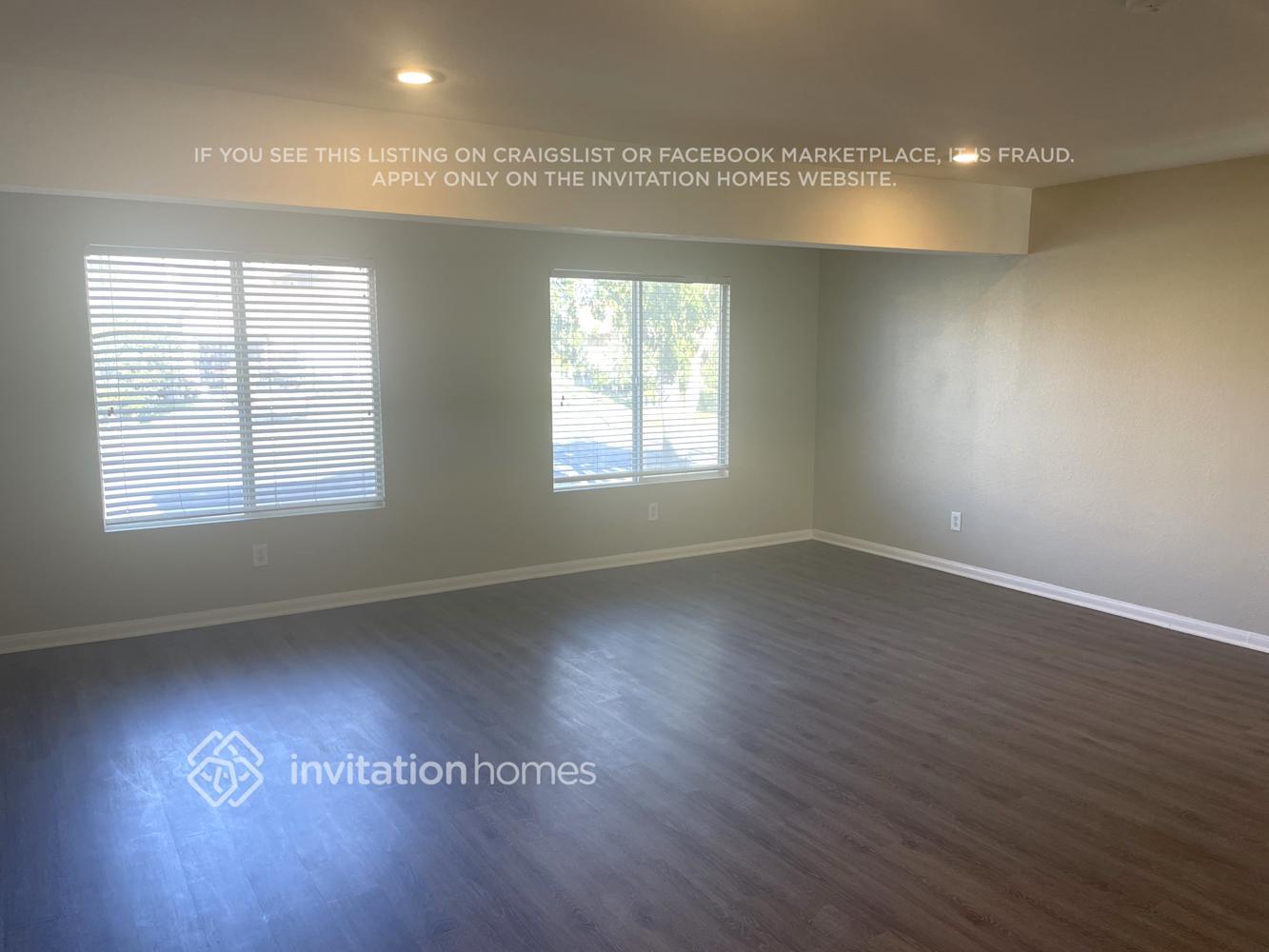 Building Photo - 2035 W Sunnyview Dr