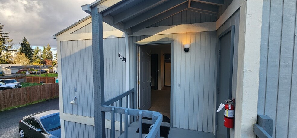 Building Photo - 2683 12th Pl SE