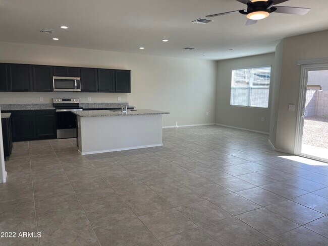 Building Photo - 36597 W Santa Clara Ave