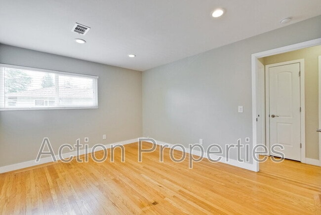 Building Photo - 661 Channing Ave