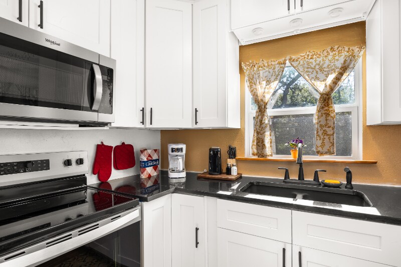 Building Photo - 105 Hi View Dr