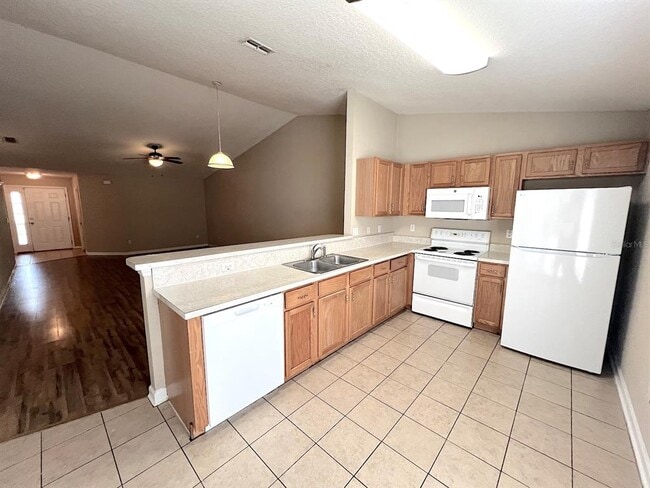 Building Photo - 4 Eton Ln