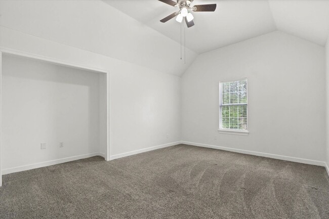 Building Photo - MOVE IN READY BEAUTY IN PINEHURST