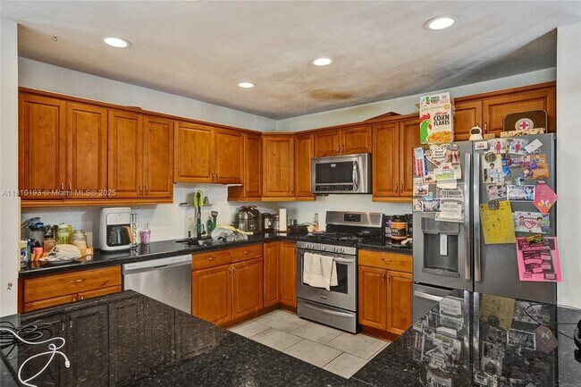 Building Photo - 9910 Bahama Dr