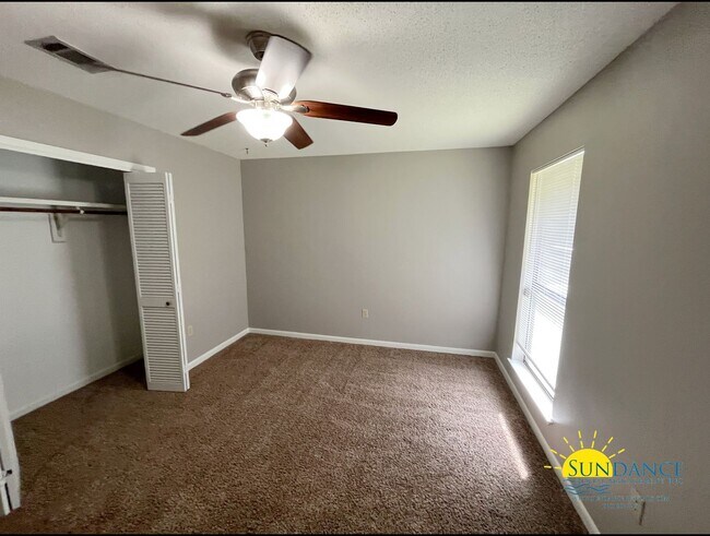 Building Photo - Charming 3-Bedroom Brick Home in Bluewater Bay Community, Caribbean East