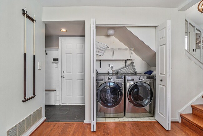 Building Photo - 1201 Easton Dr