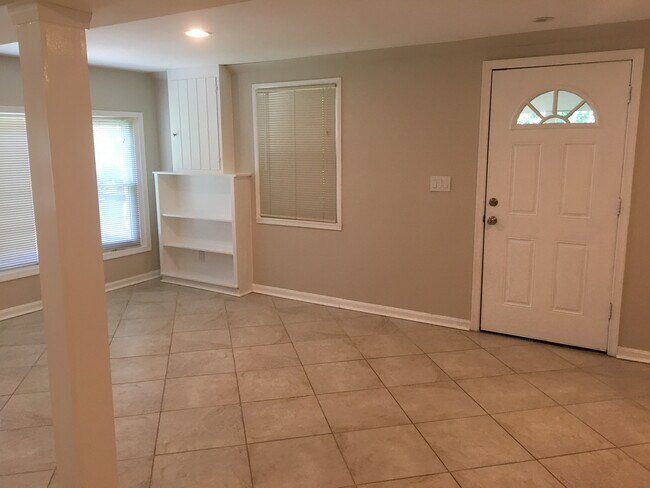 Building Photo - 1115 Westbriar Ct NE