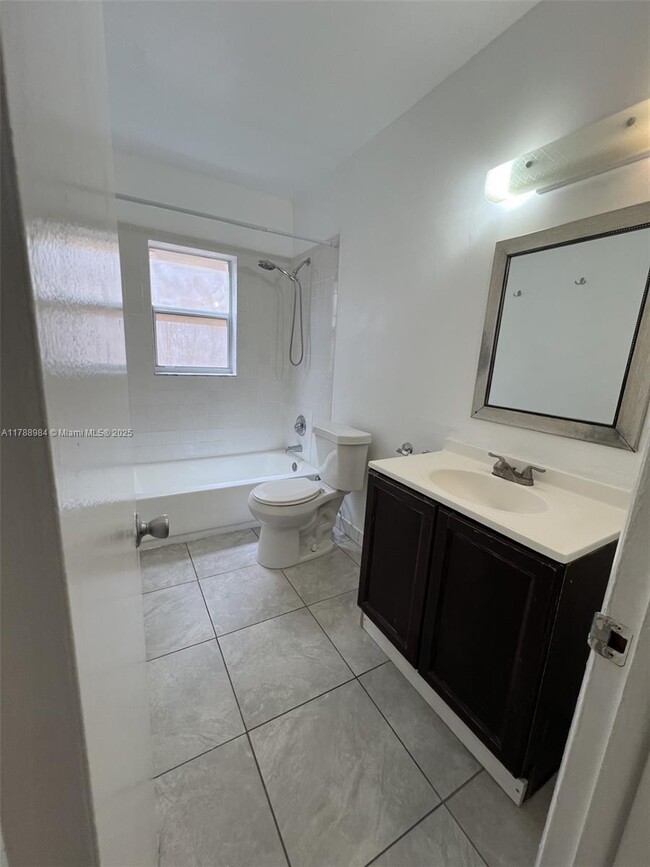 Building Photo - 3 bedroom in North Miami FL 33161