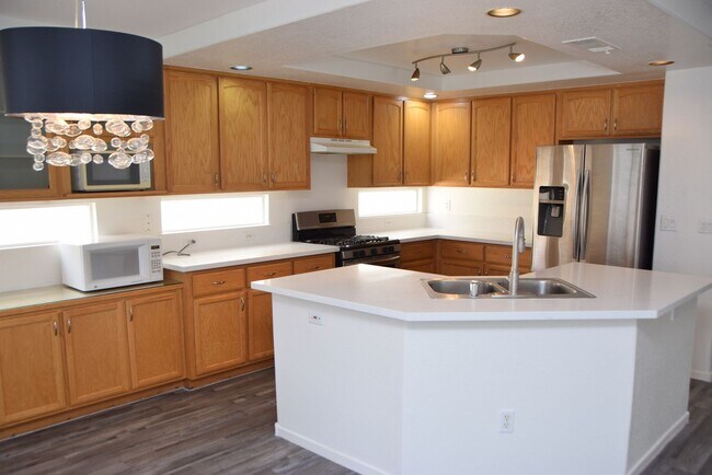 Building Photo - 8765 Country Pines Ave