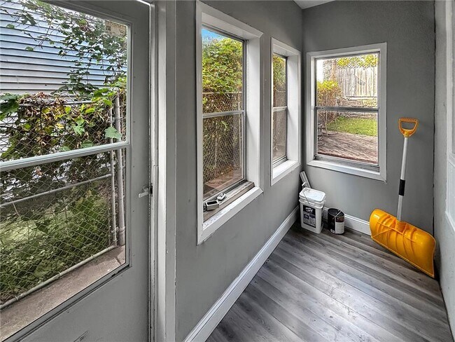 Building Photo - 417 Mt Ida St