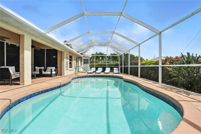 Building Photo - 3023 SW 23rd Ave