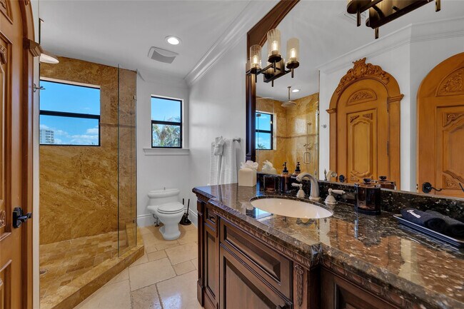 Building Photo - 1011 Rhodes Villa Ave