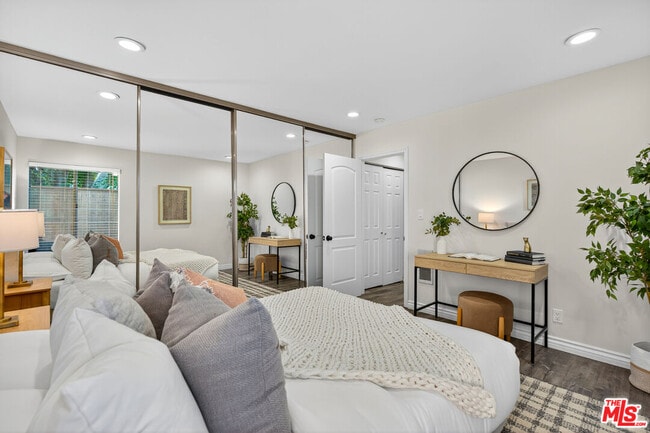 Building Photo - 1125 Pico Blvd