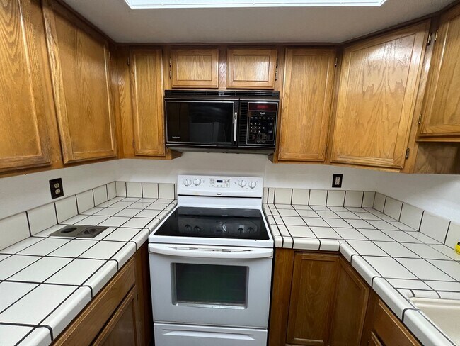 Building Photo - 5070 Jeffreys St