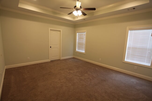 Building Photo - 3Bed/2bath Residential House off of Runningvine!!!