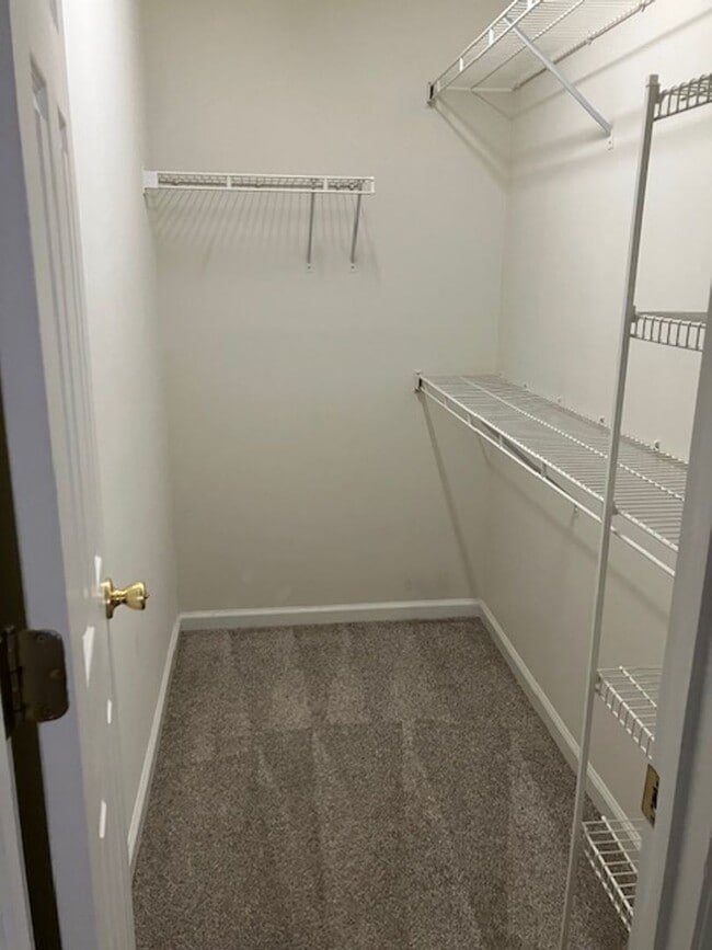 Building Photo - 904 Litchfield Way