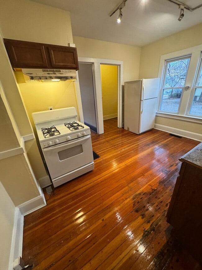 Building Photo - Beautiful Large Home for rent