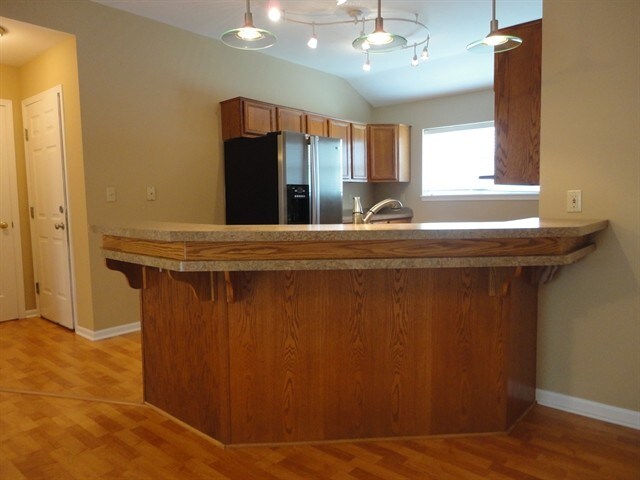 Building Photo - 744 Ridge View Dr