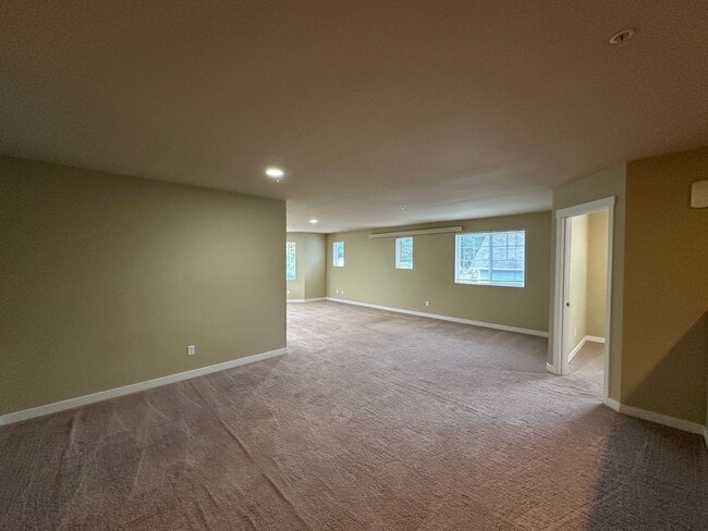 Building Photo - 1613 Burnside Pl