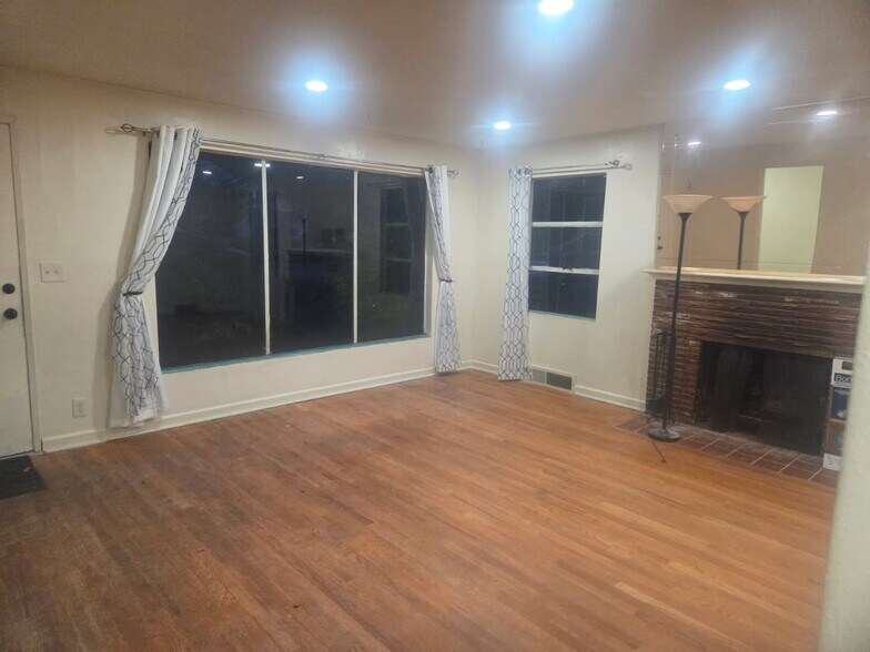 Primary Photo - 3543 NE 93rd St