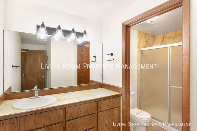 Building Photo - Mid-Centruy Single Level Townhouse - New U...