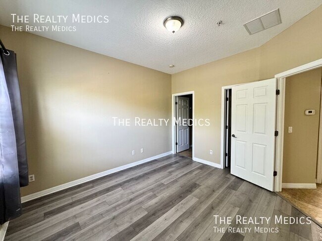 Building Photo - 2898 Oakwater Dr