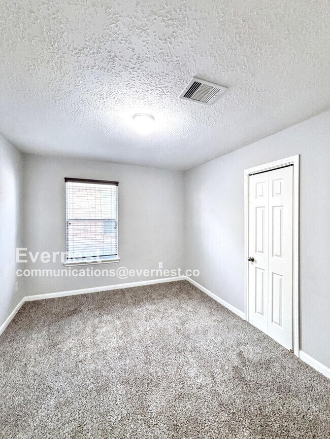 Building Photo - 10618 Kentington Oak Dr