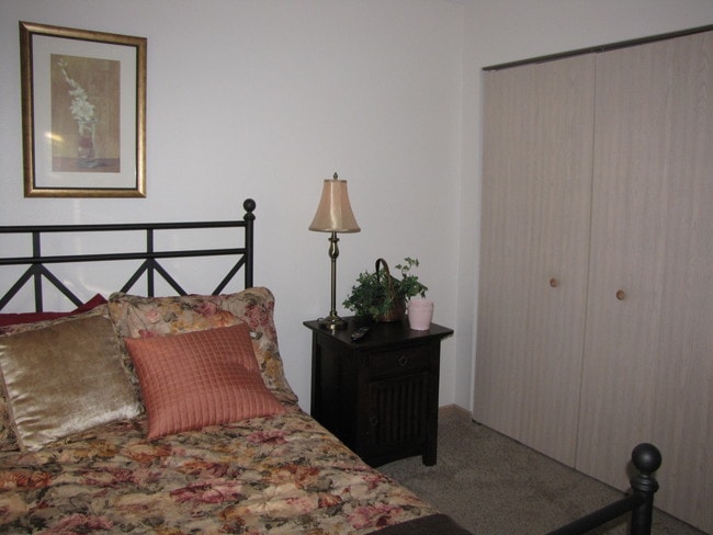 Building Photo - Country View Apartments