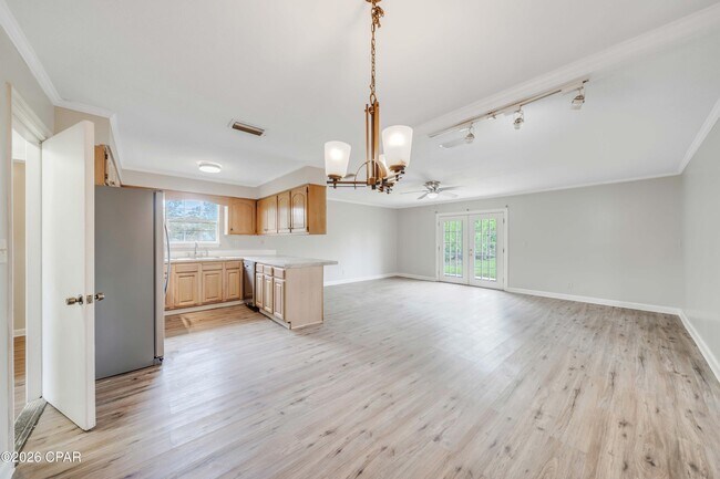 Building Photo - 404 Missouri Ave