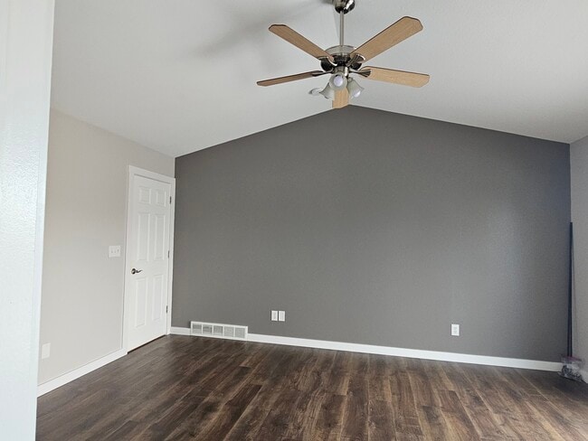 Building Photo - 1138 Lakecrest Ct