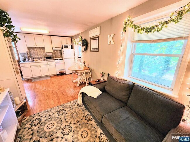 Building Photo - 274 Franklin Turnpike