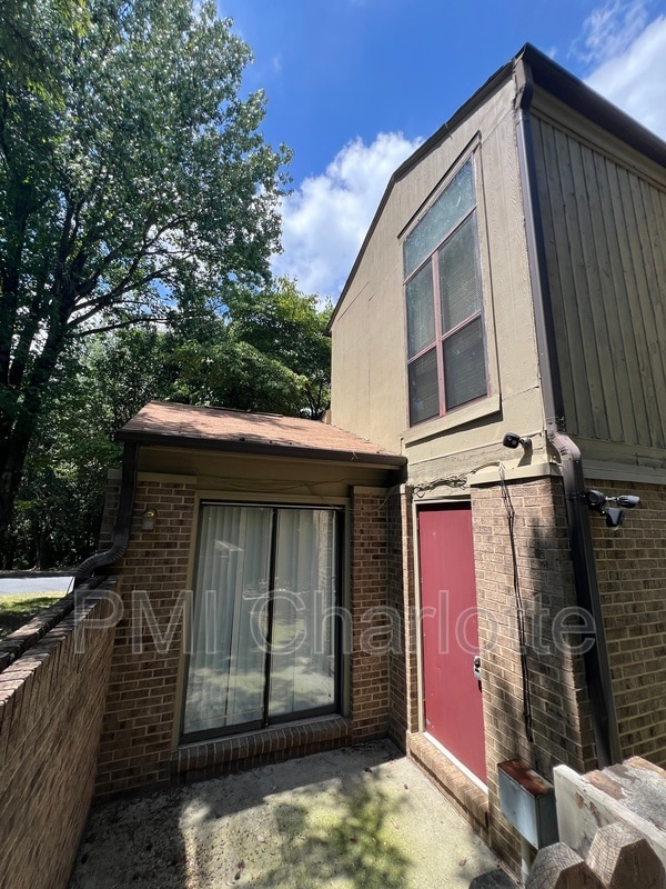Building Photo - 8087 Charter Oak Ln