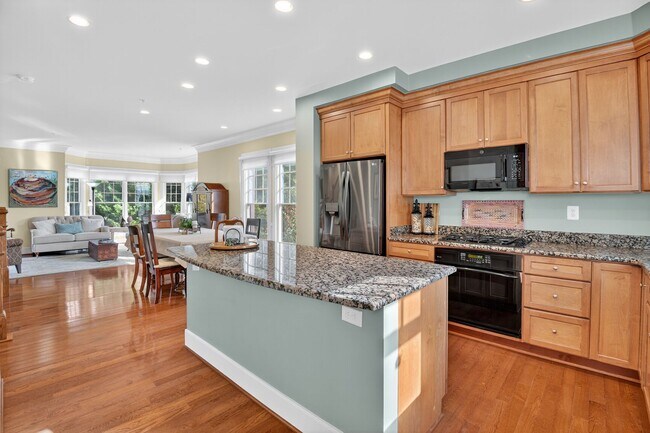 Building Photo - 2601 Hume Dr