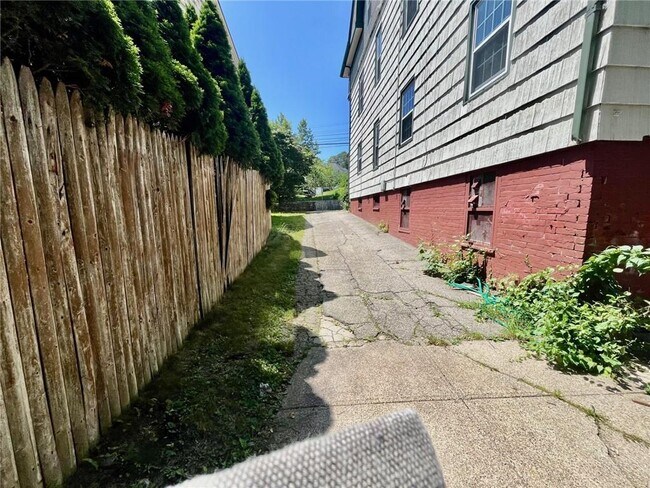 Building Photo - 1309 Smith St