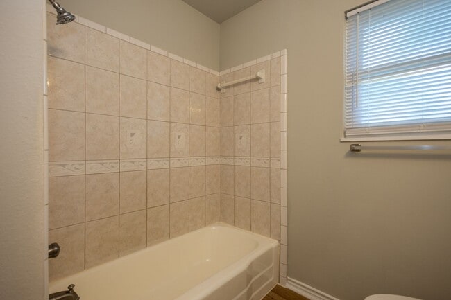 Building Photo - Spacious 4 bedroom in 77707. More pics com...