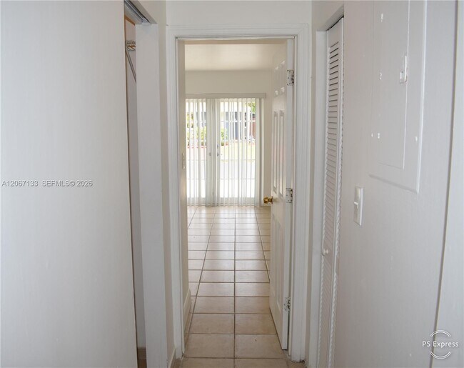 Building Photo - 11759 SW 117th Pl