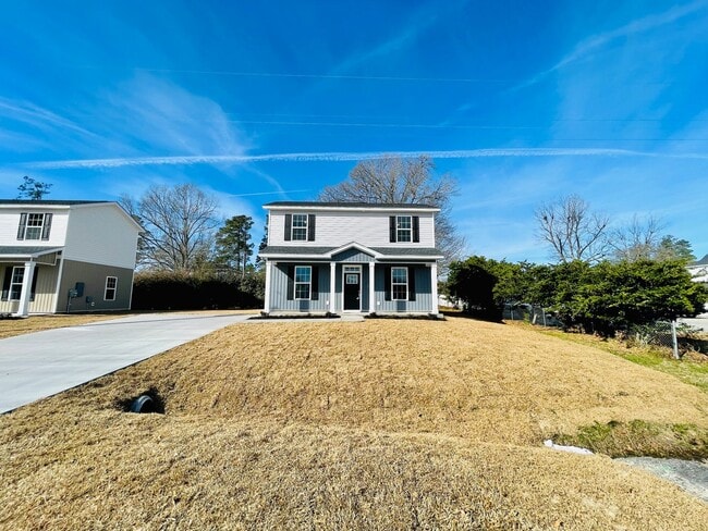 Building Photo - Adorable 2bd/2.5ba cottage in downtown Aynor - Ready for move in!!
