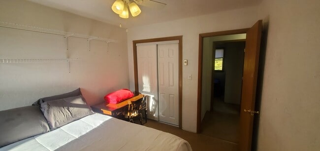 Building Photo - 806 Price St