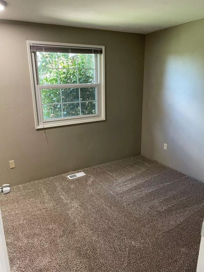Building Photo - Beautiful & stunning 3-bed, 2-bath house i...