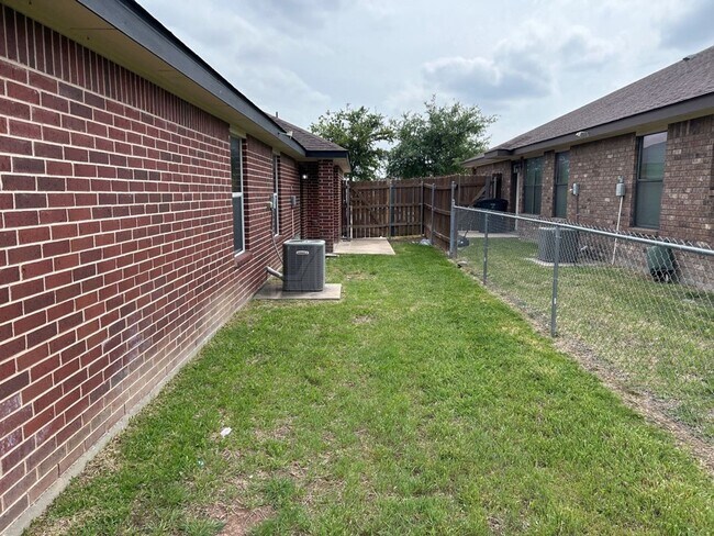 Building Photo - 4907 Autumn Valley Dr