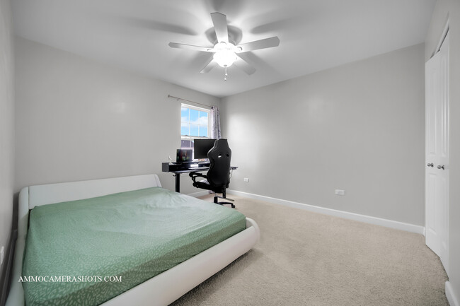 Building Photo - 2305 Brookstone Dr