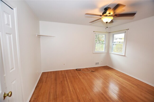 Building Photo - 300 Howland Ave