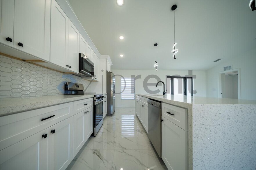 Building Photo - 4117 NE 16th Ave