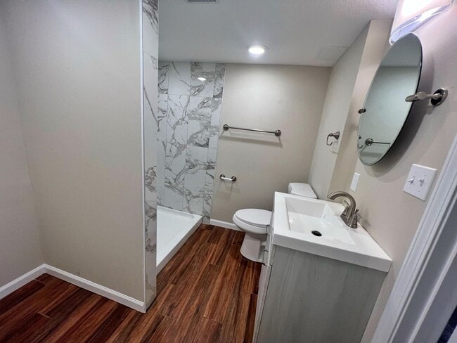 Building Photo - Great 4 Bed 3 Bath House In Parkade!