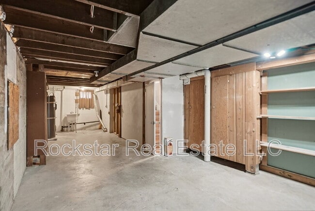 Building Photo - 3027 W Cleveland Ave