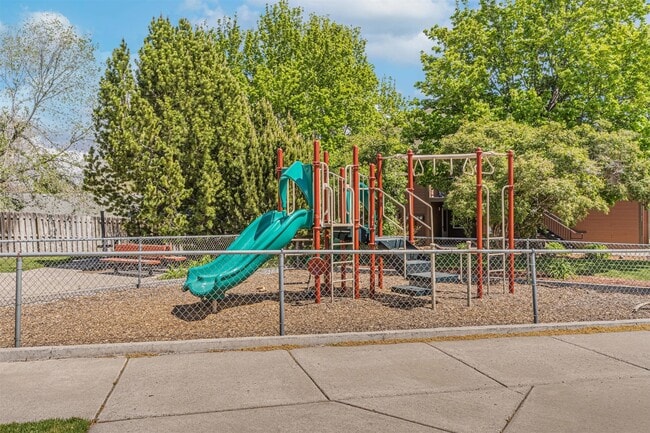 Building Photo - 2210 SW 19th St